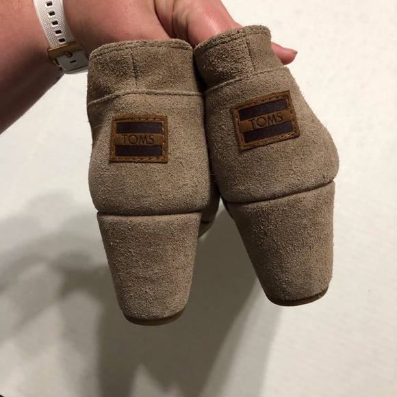 Toms Desert Taupe Kala Suede Lace Up Wedge Booties - Picture 8 of 10